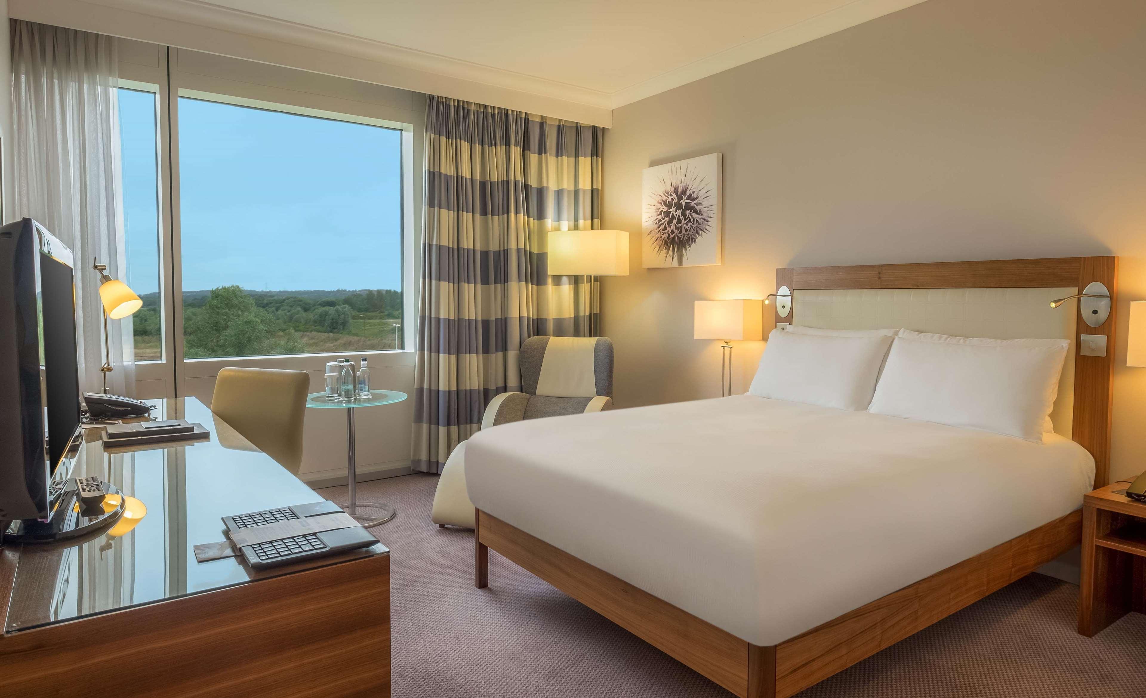 Отель Hilton Ридинг Экстерьер фото