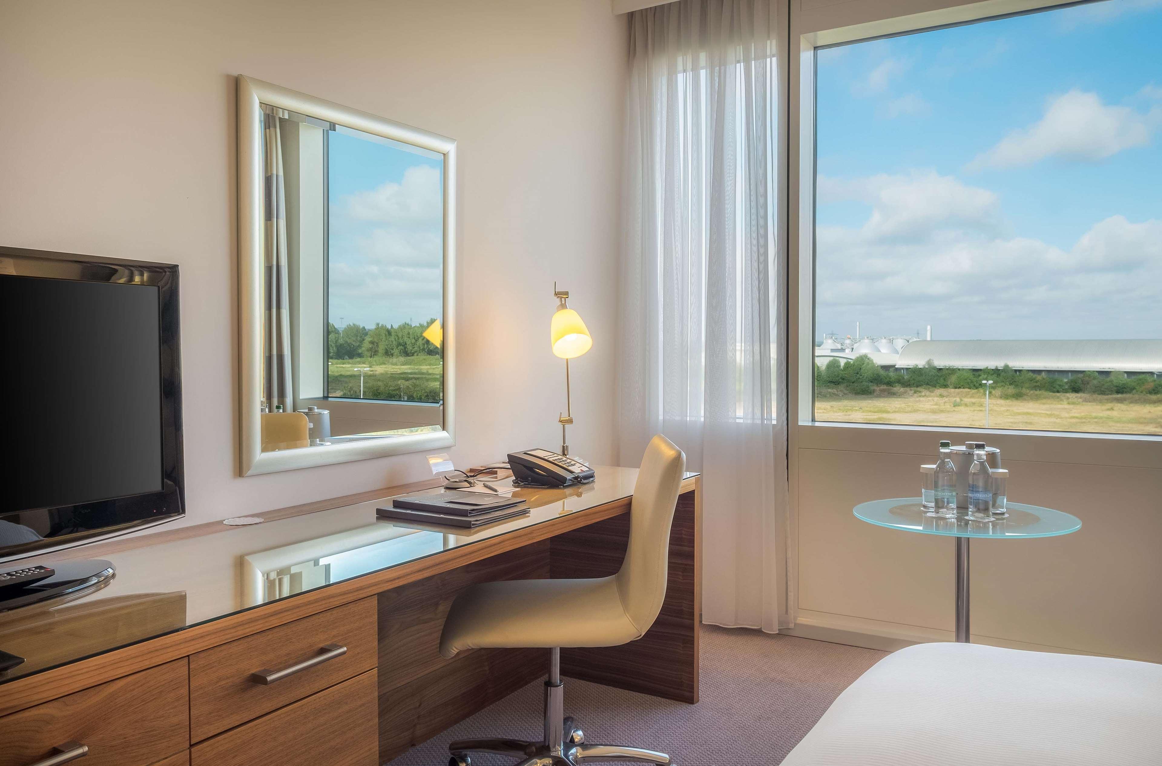 Отель Hilton Ридинг Экстерьер фото