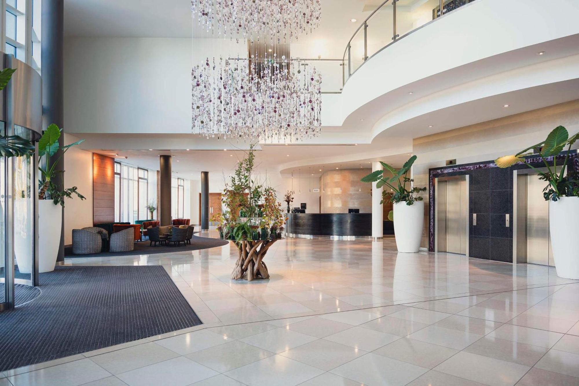 Отель Hilton Ридинг Экстерьер фото