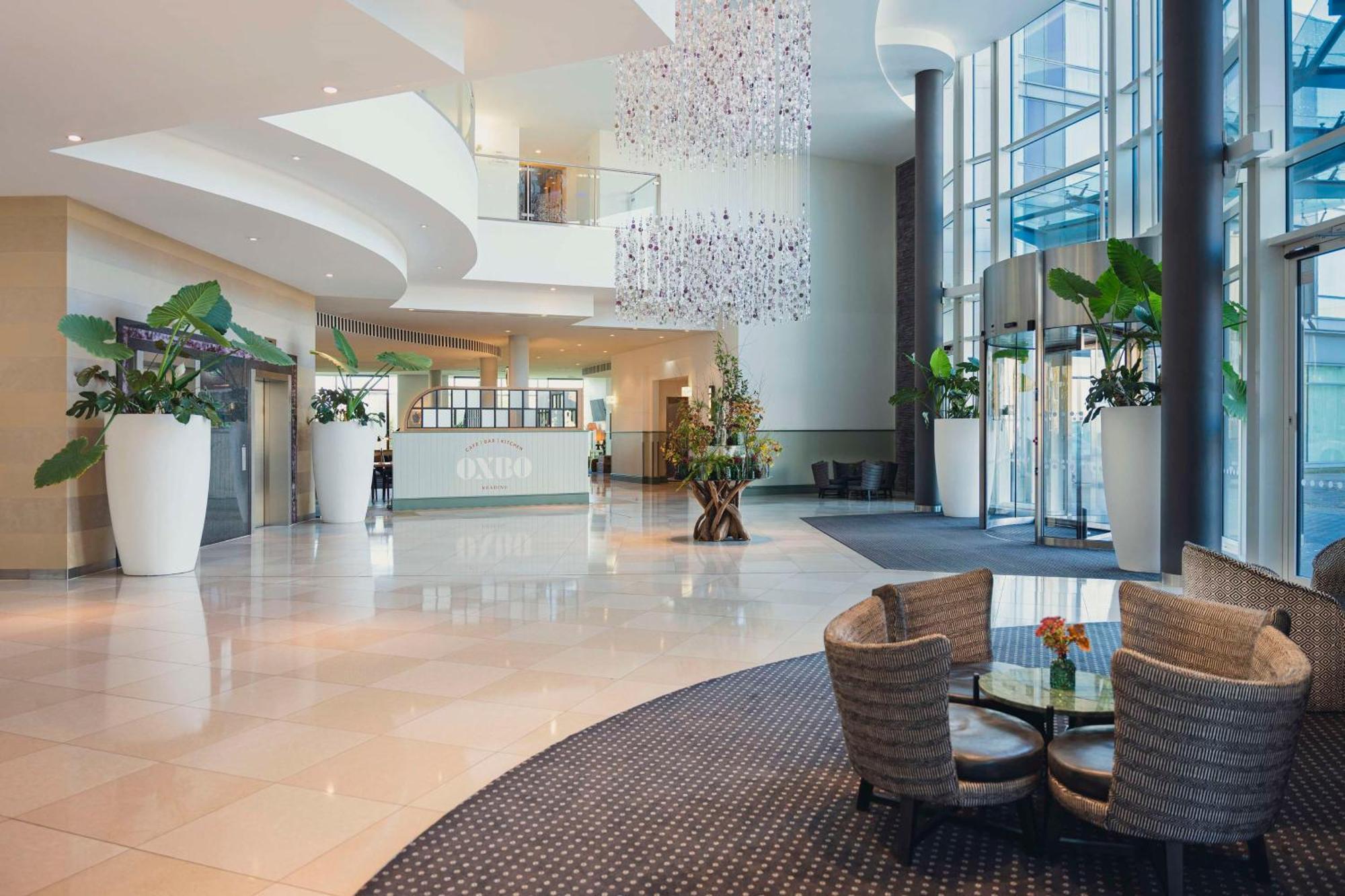 Отель Hilton Ридинг Экстерьер фото