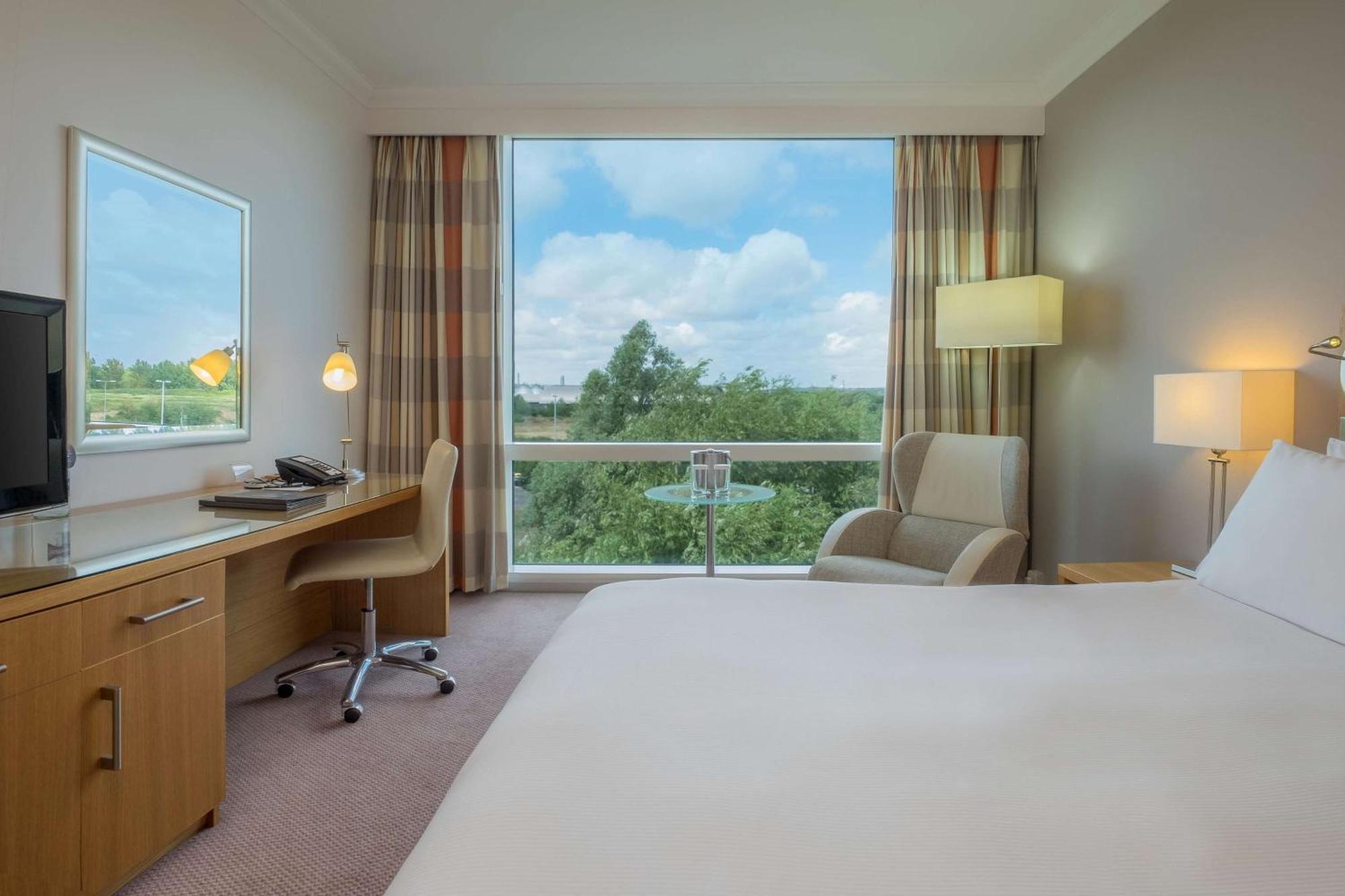 Отель Hilton Ридинг Экстерьер фото