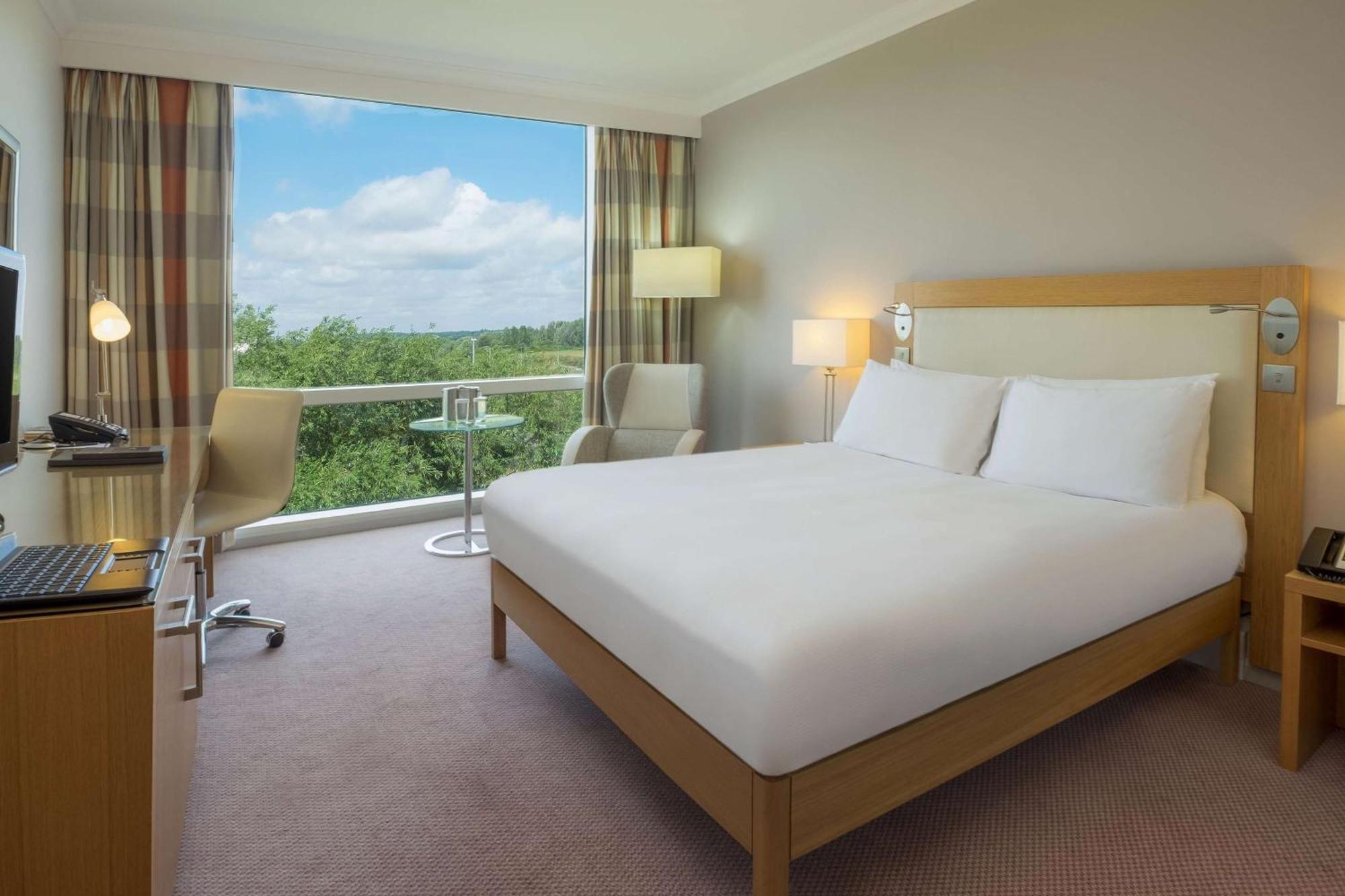 Отель Hilton Ридинг Экстерьер фото