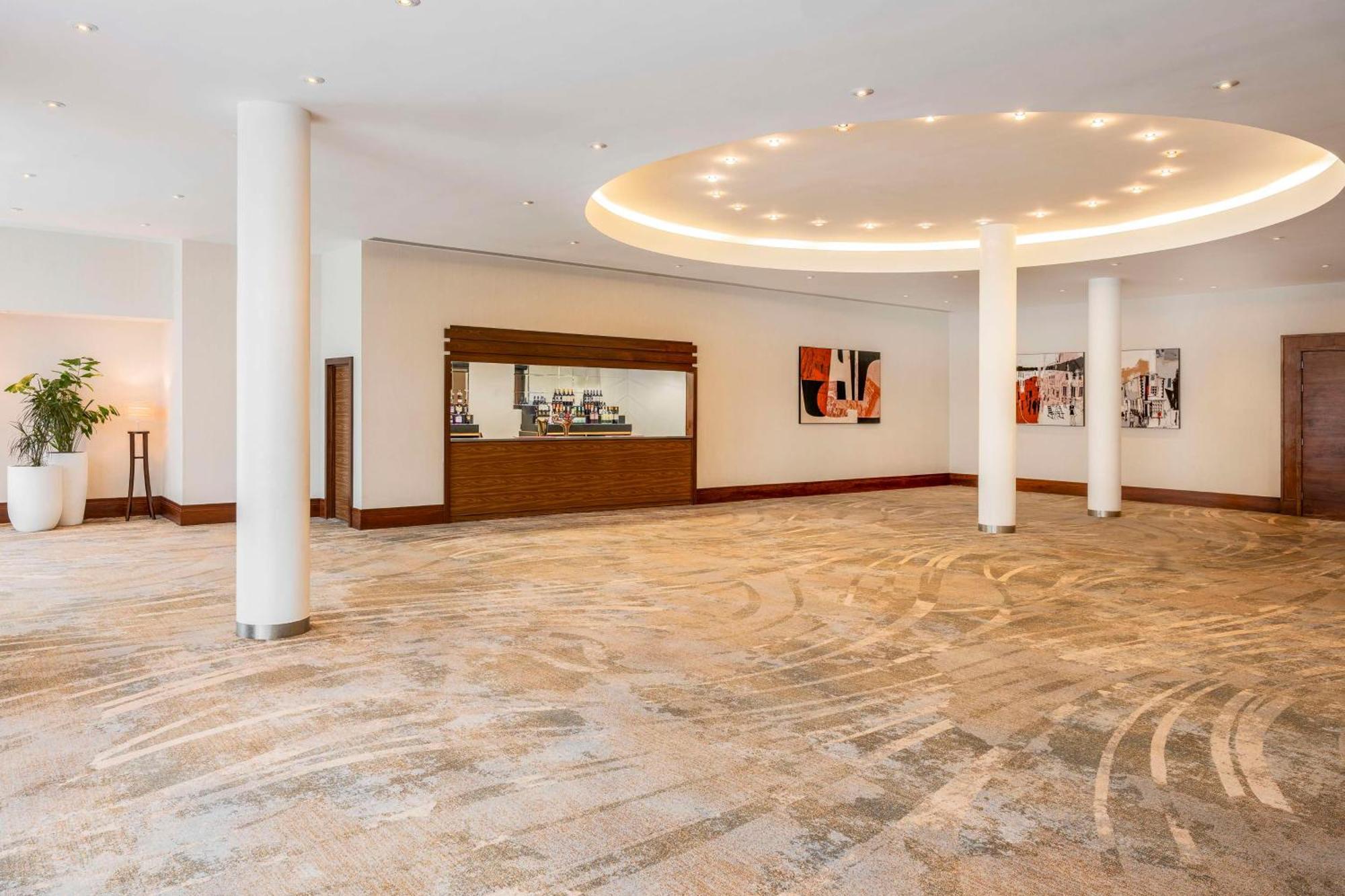 Отель Hilton Ридинг Экстерьер фото