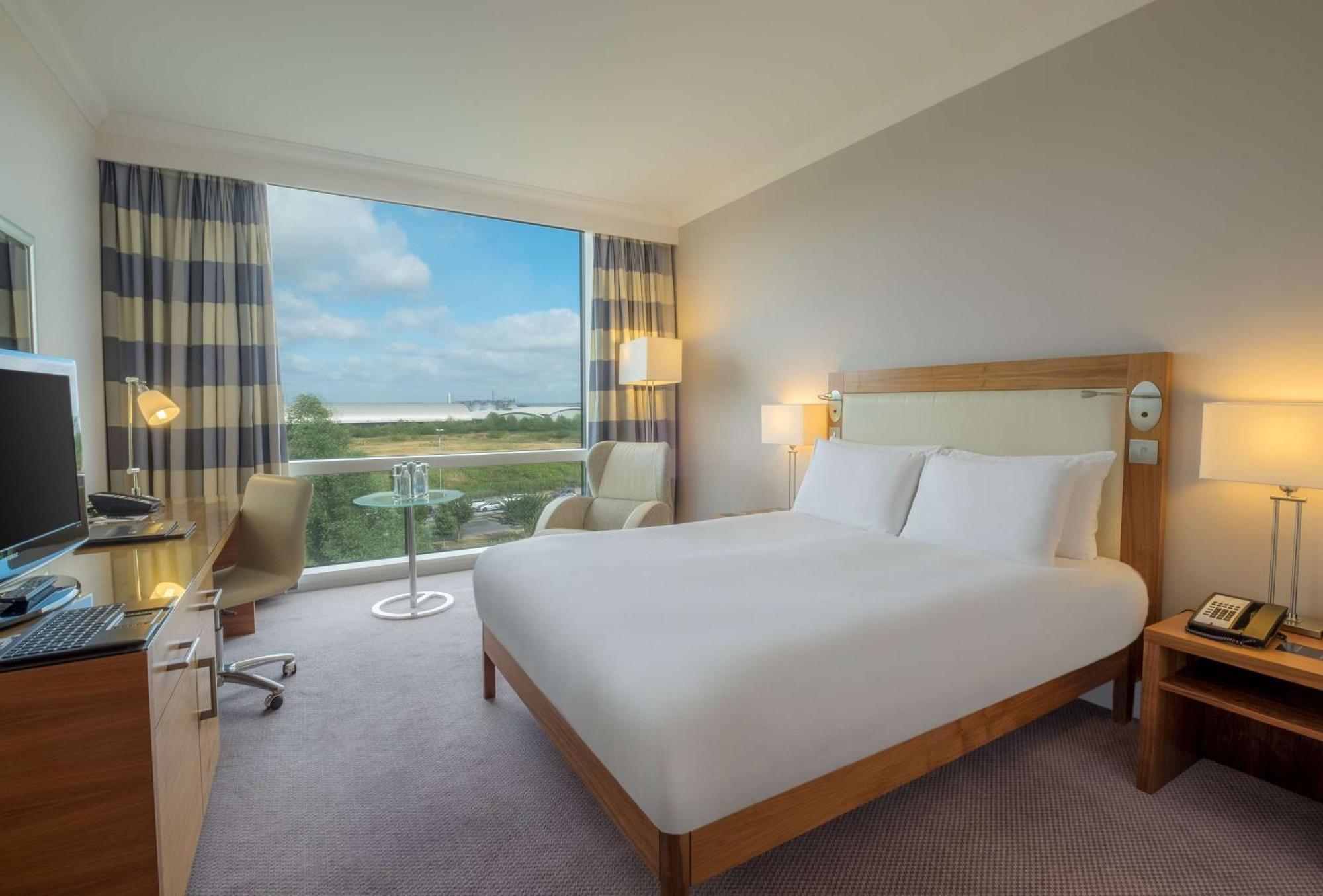 Отель Hilton Ридинг Экстерьер фото