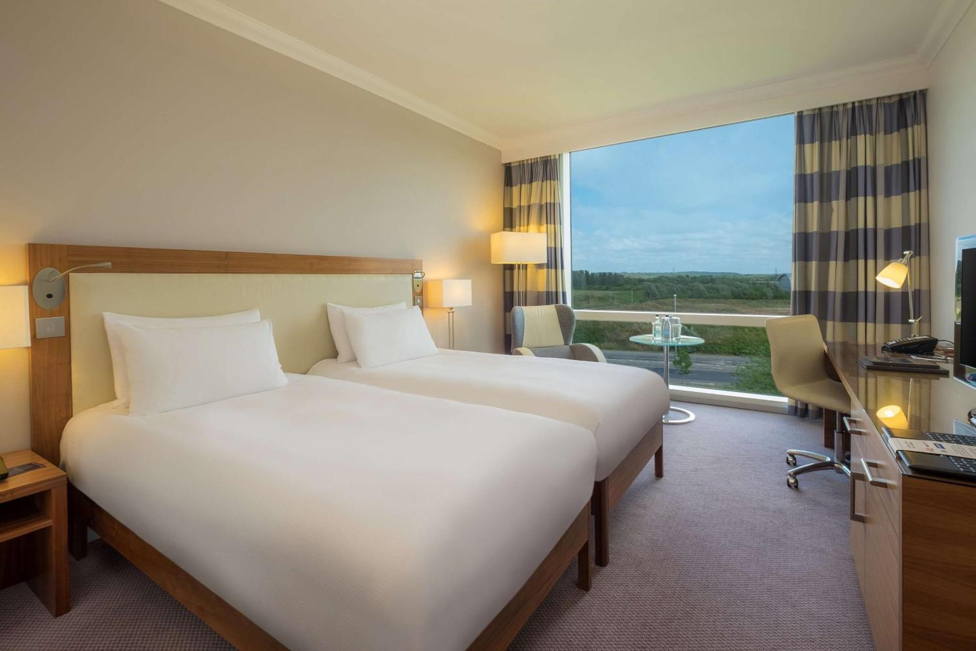Отель Hilton Ридинг Экстерьер фото
