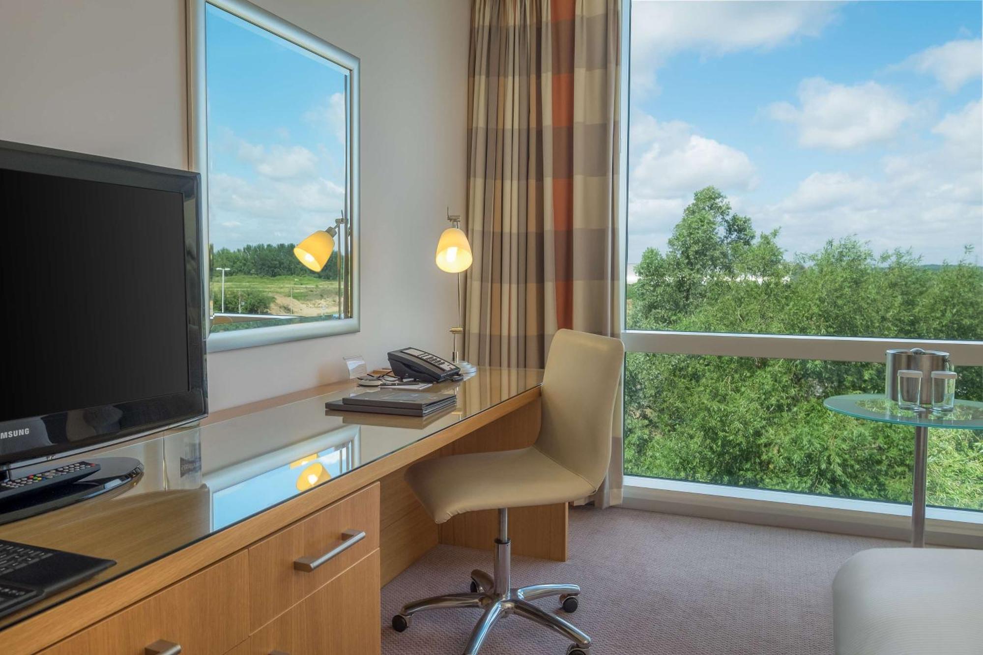 Отель Hilton Ридинг Экстерьер фото